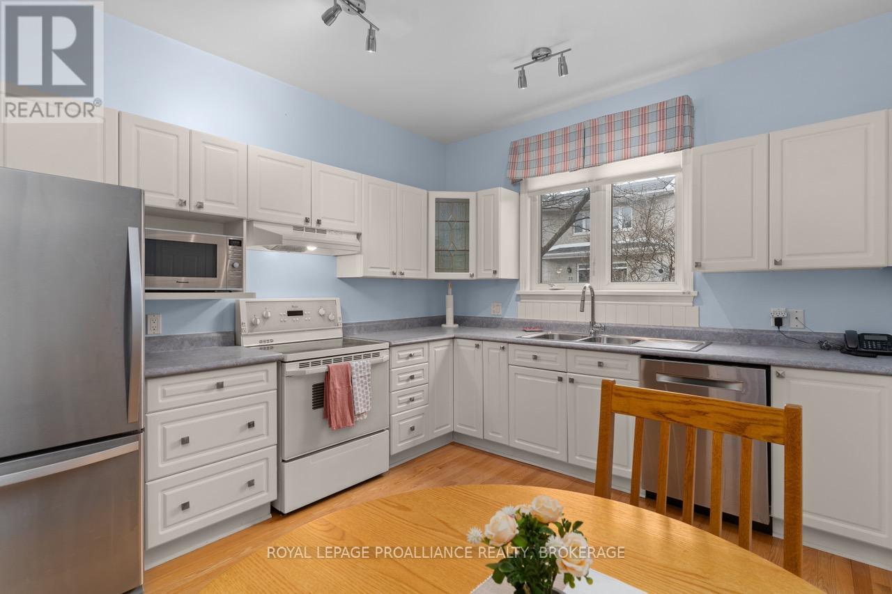 30 Yonge Street, Kingston (Central City West), Ontario  K7M 1E3 - Photo 9 - X12101704