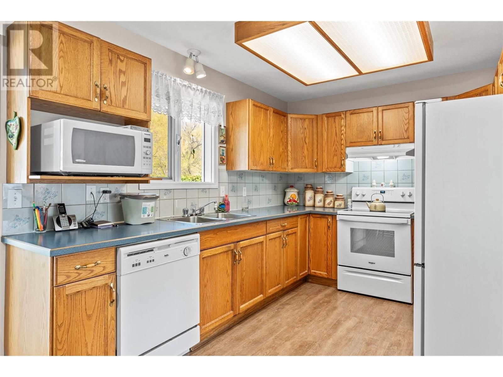 Property at 5524 Willow Drive image 4