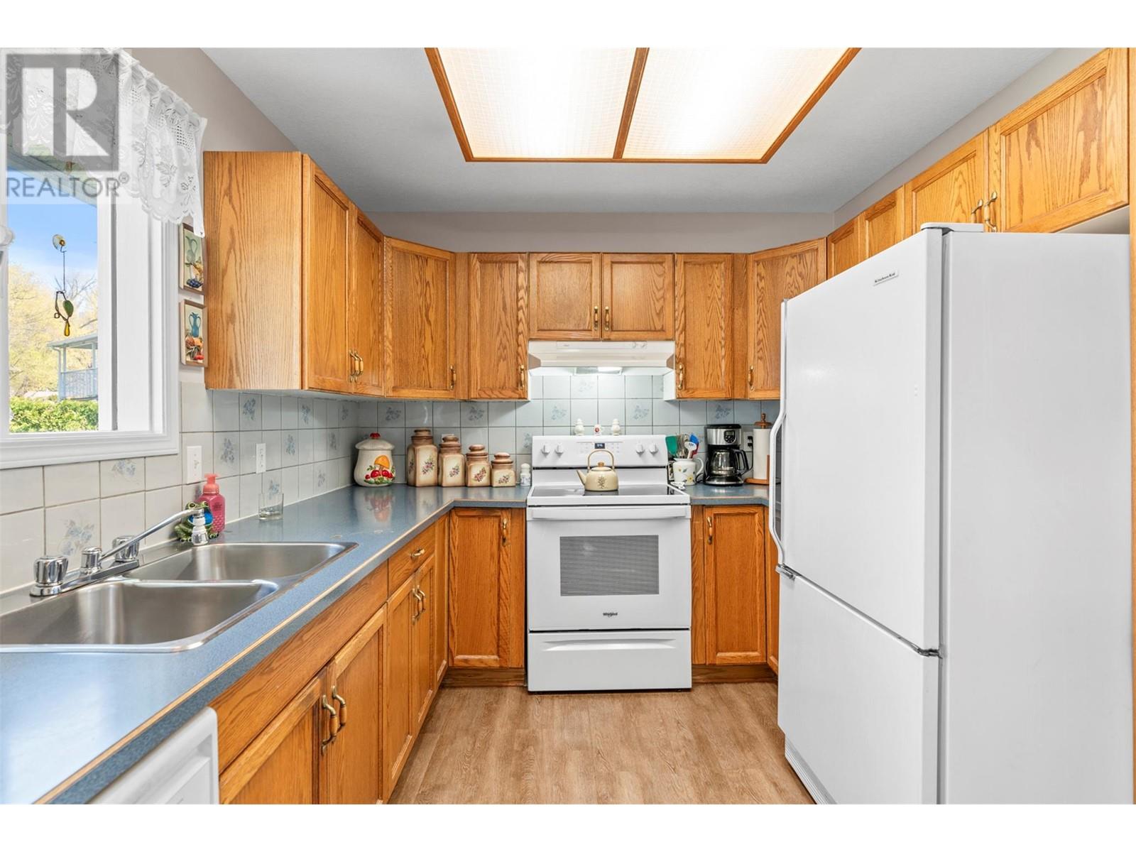 Property at 5524 Willow Drive image 5