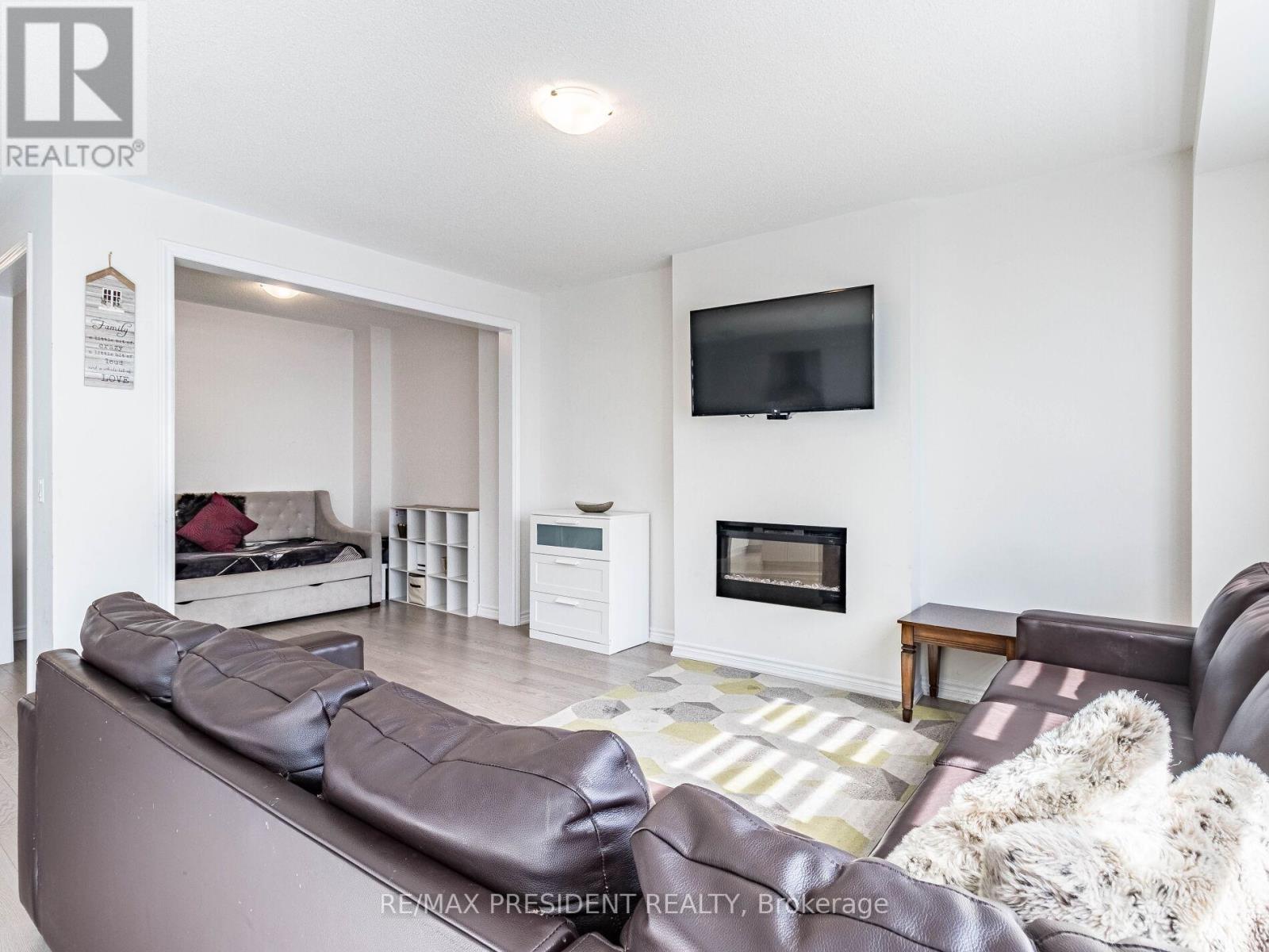 30 Camino Real Drive, Caledon, Ontario  L7C 4L9 - Photo 18 - W12101444