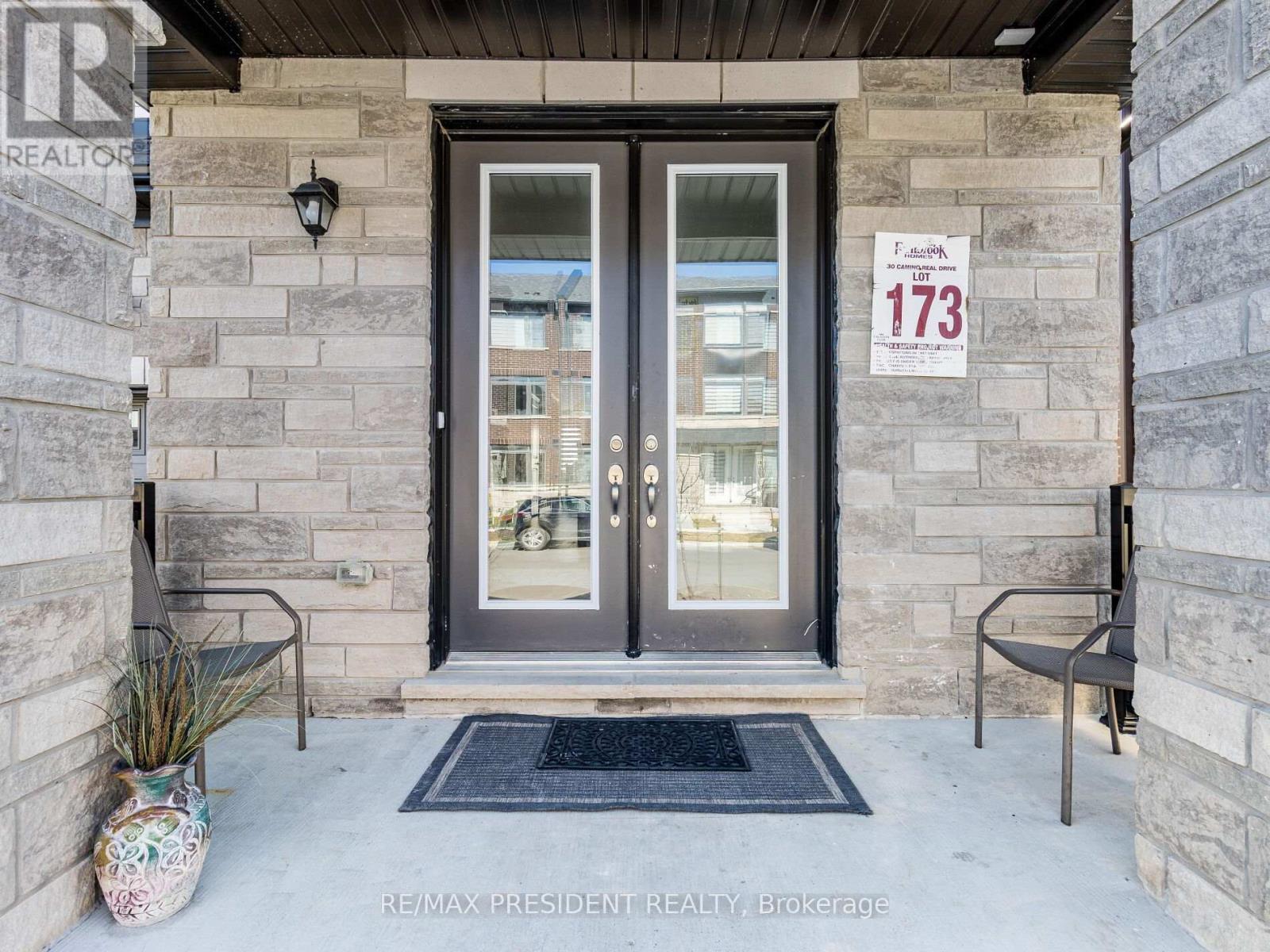 30 Camino Real Drive, Caledon, Ontario  L7C 4L9 - Photo 2 - W12101444