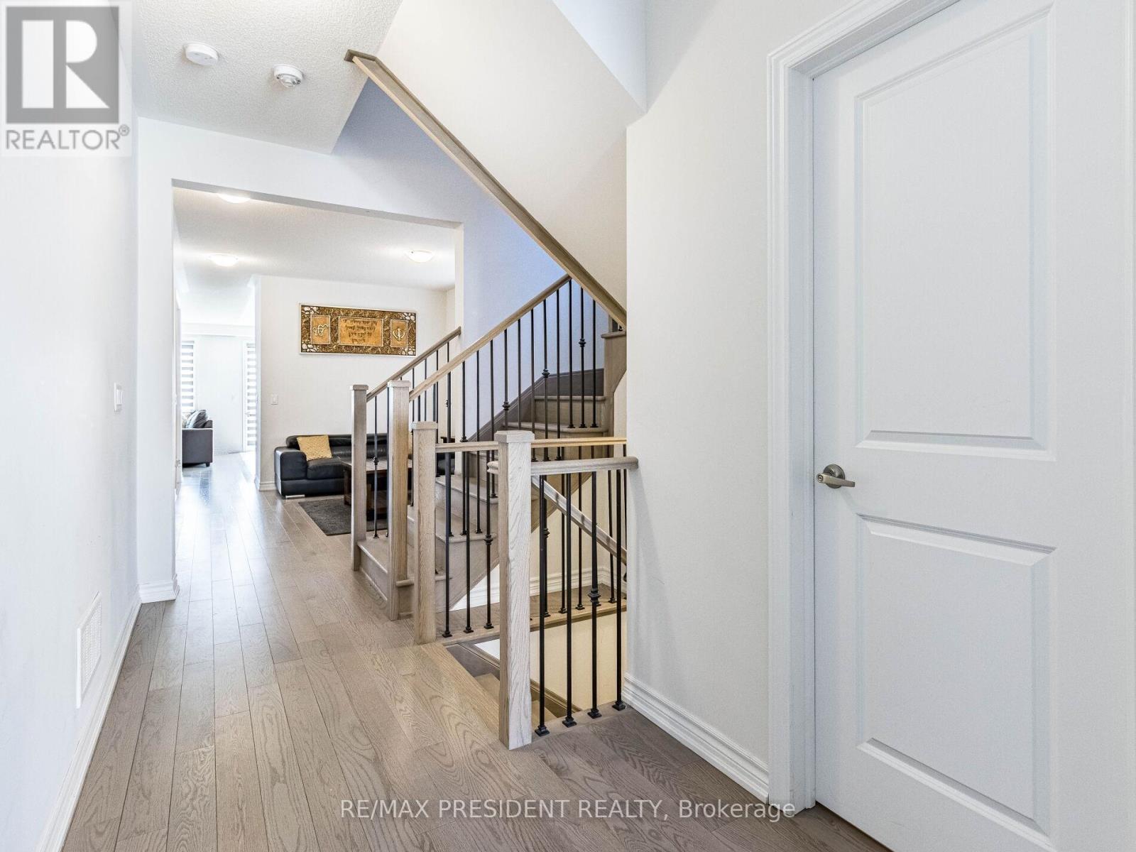 30 Camino Real Drive, Caledon, Ontario  L7C 4L9 - Photo 5 - W12101444
