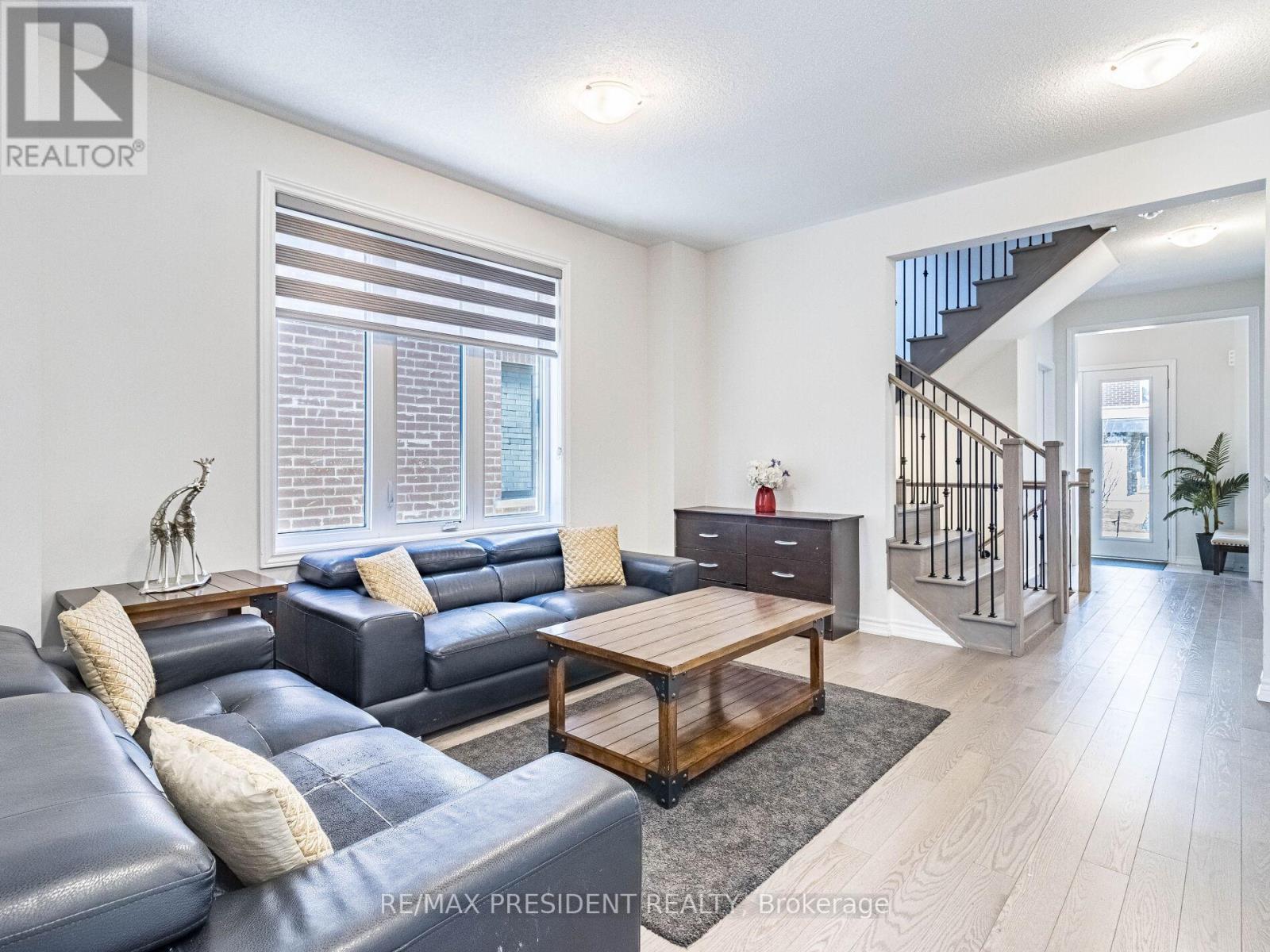 30 Camino Real Drive, Caledon, Ontario  L7C 4L9 - Photo 8 - W12101444