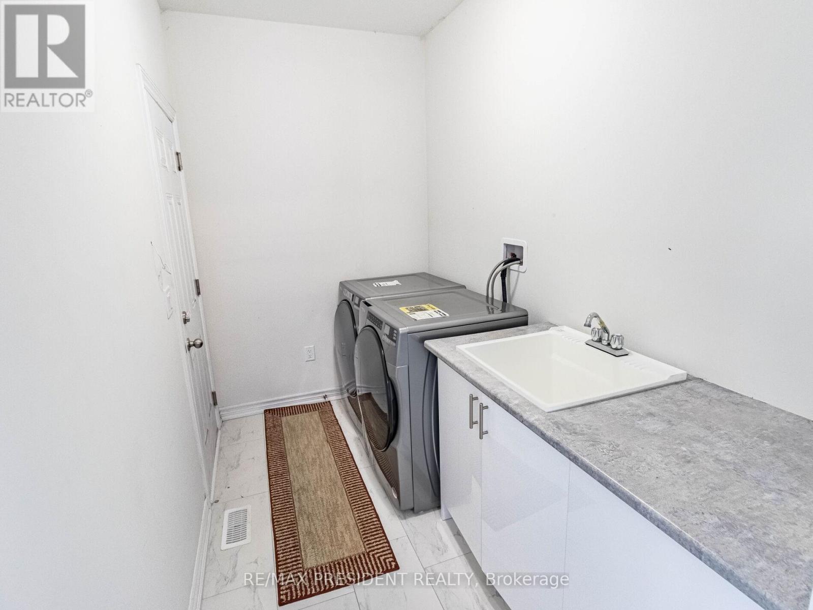 30 Camino Real Drive, Caledon, Ontario  L7C 4L9 - Photo 9 - W12101444