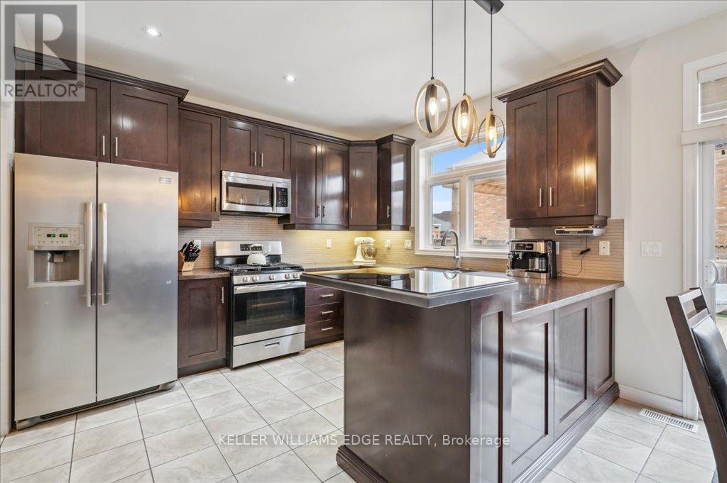 28 Greti Drive, Hamilton, Ontario  L9B 0C9 - Photo 13 - X12101442