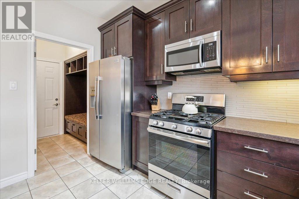 28 Greti Drive, Hamilton, Ontario  L9B 0C9 - Photo 15 - X12101442