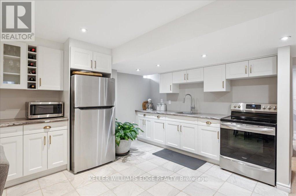 28 Greti Drive, Hamilton, Ontario  L9B 0C9 - Photo 39 - X12101442