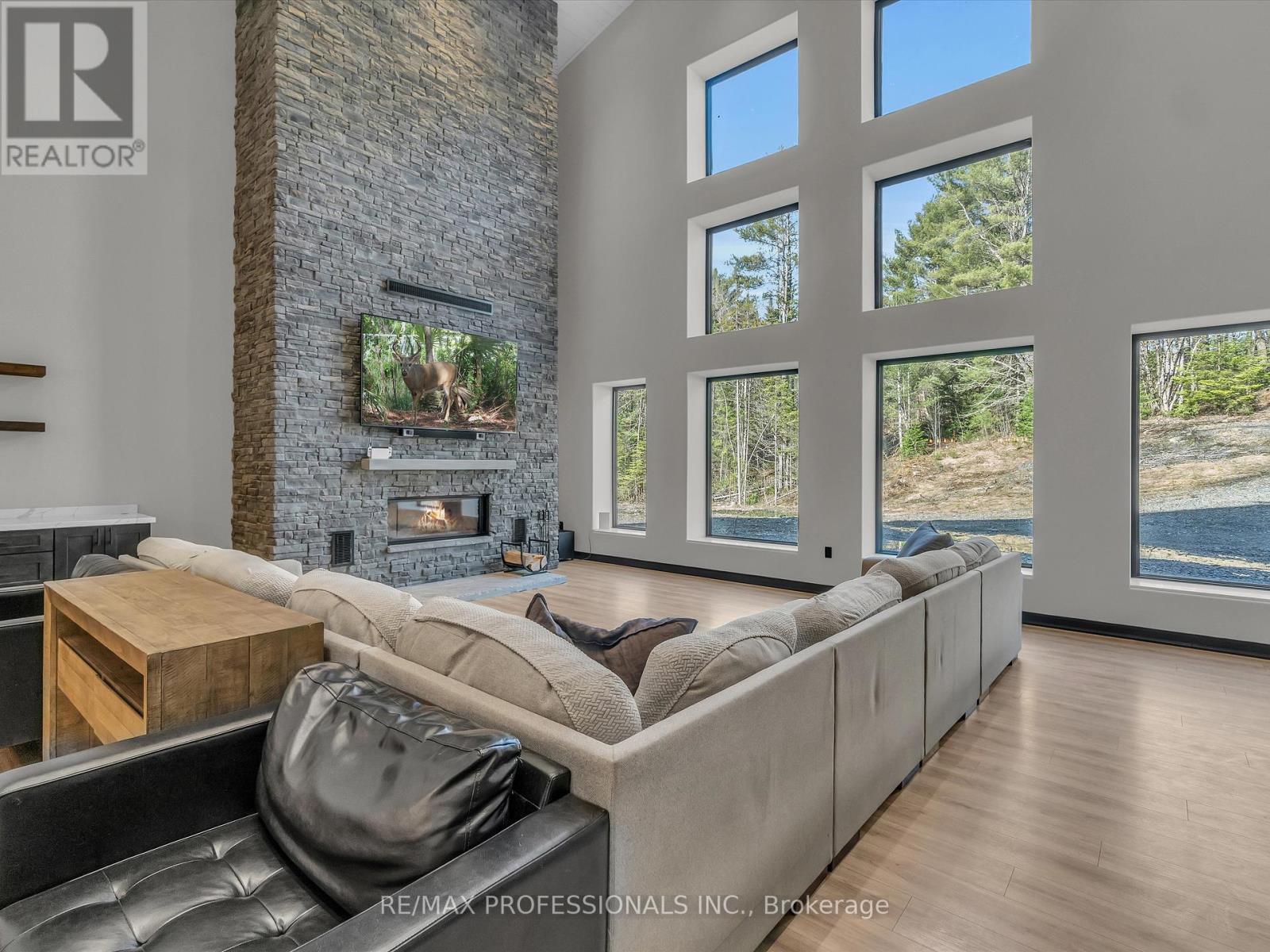 2320 Highway 117, Lake Of Bays, Ontario  P0B 1A0 - Photo 17 - X12101550