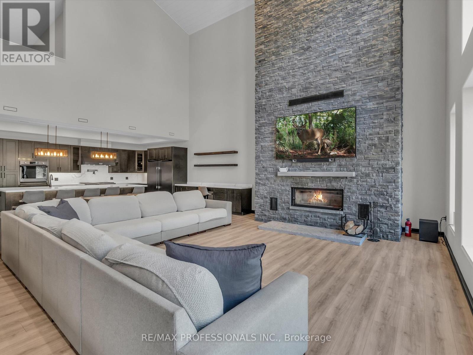 2320 Highway 117, Lake Of Bays, Ontario  P0B 1A0 - Photo 18 - X12101550