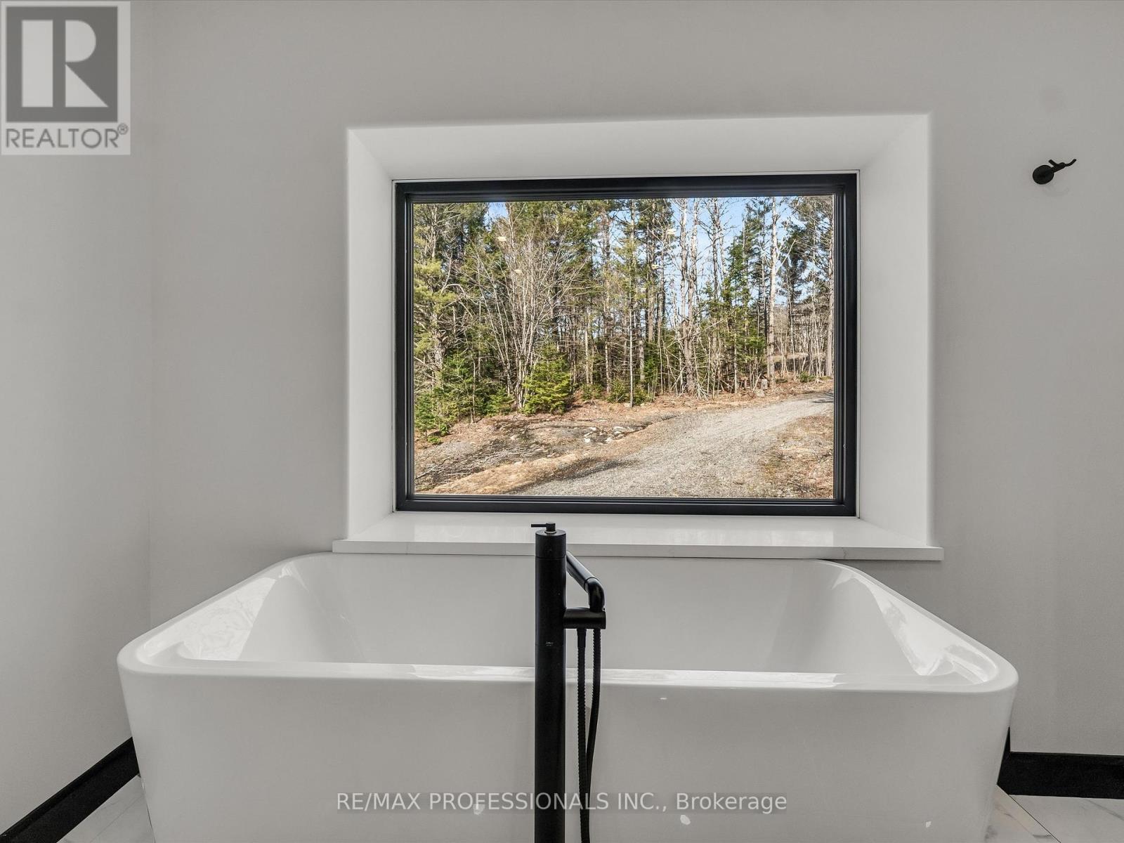 2320 Highway 117, Lake Of Bays, Ontario  P0B 1A0 - Photo 34 - X12101550