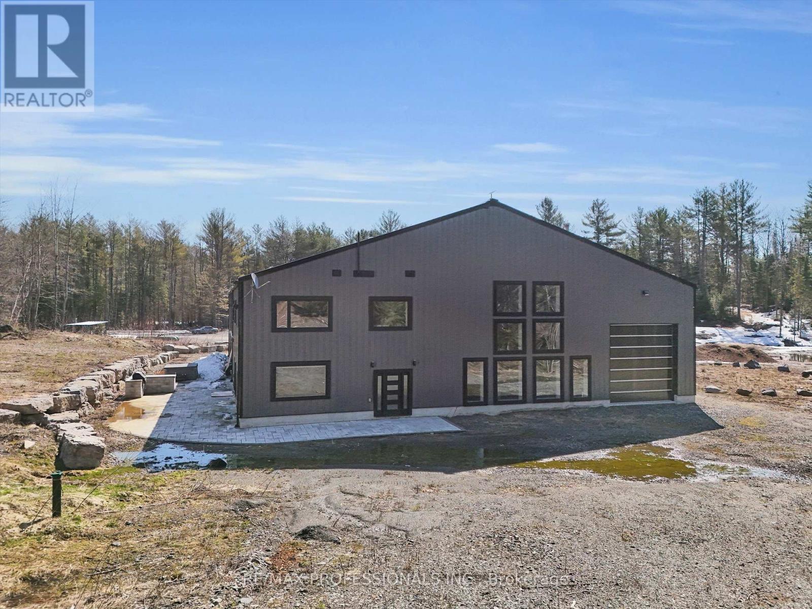 2320 Highway 117, Lake Of Bays, Ontario  P0B 1A0 - Photo 38 - X12101550