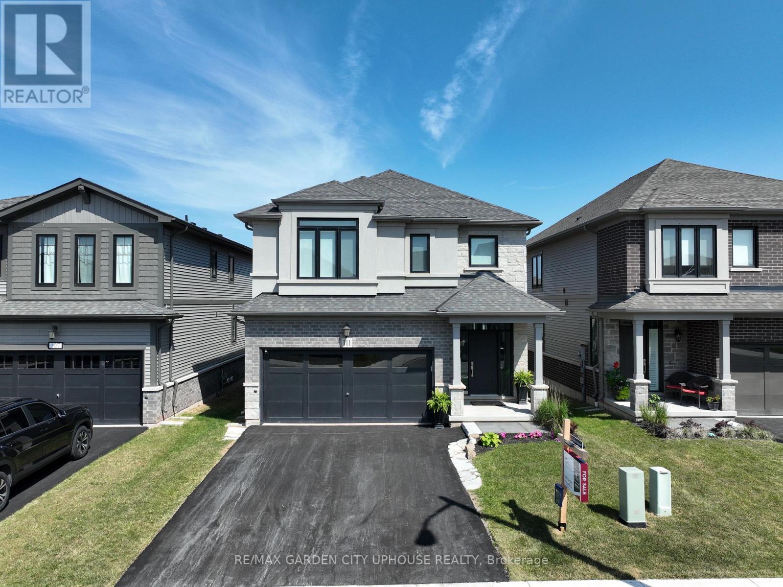 Property at 111 STARFIRE CRESCENT image 1
