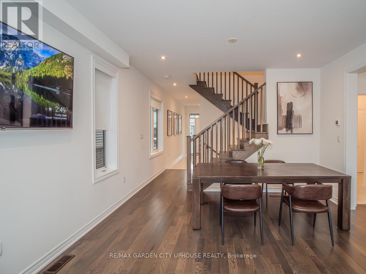 Property at 111 STARFIRE CRESCENT image 3