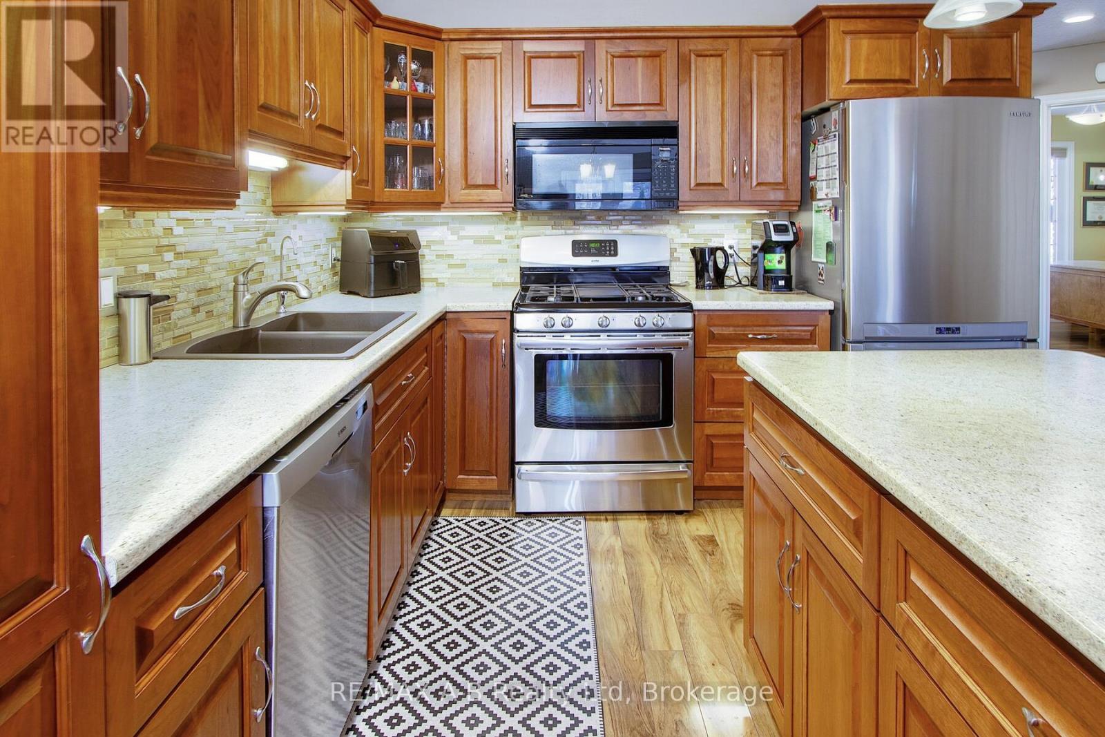 43 Abraham Drive, Stratford, Ontario  N5A 8A9 - Photo 12 - X12101623