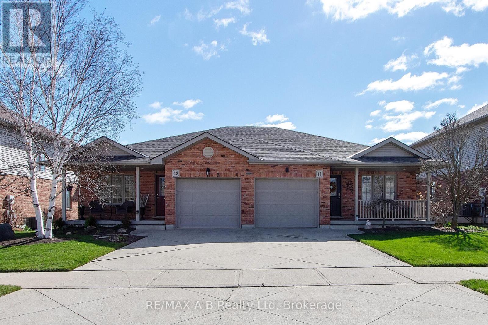 43 Abraham Drive, Stratford, Ontario  N5A 8A9 - Photo 3 - X12101623