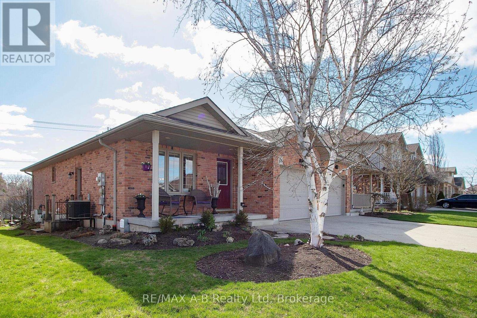 43 Abraham Drive, Stratford, Ontario  N5A 8A9 - Photo 4 - X12101623