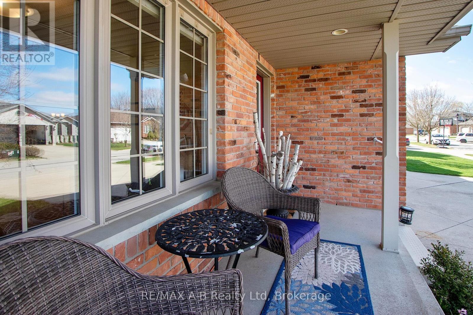 43 Abraham Drive, Stratford, Ontario  N5A 8A9 - Photo 5 - X12101623