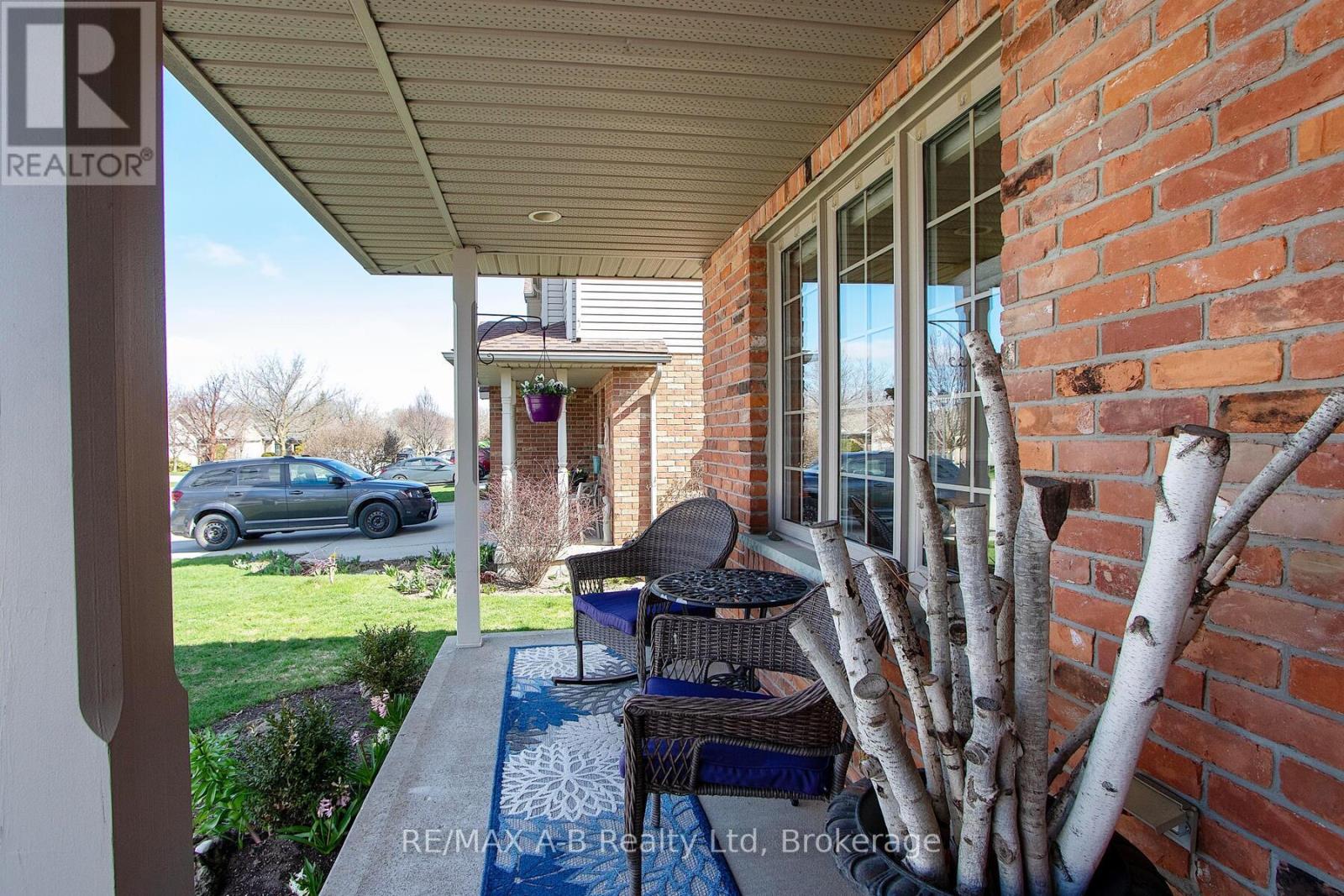 43 Abraham Drive, Stratford, Ontario  N5A 8A9 - Photo 6 - X12101623