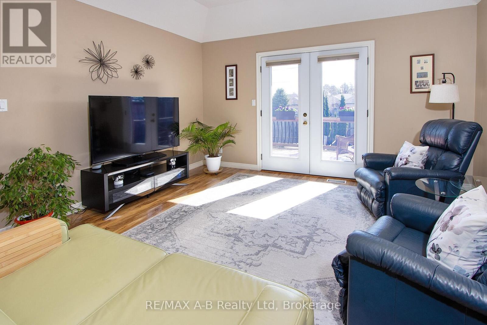 43 Abraham Drive, Stratford, Ontario  N5A 8A9 - Photo 9 - X12101623