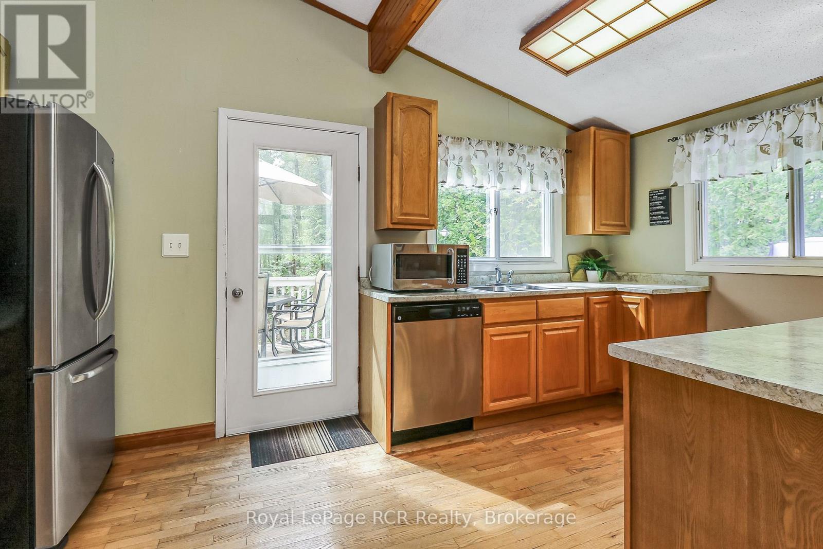 112 Cameron Street, Blue Mountains, Ontario  N0H 2P0 - Photo 15 - X12101669