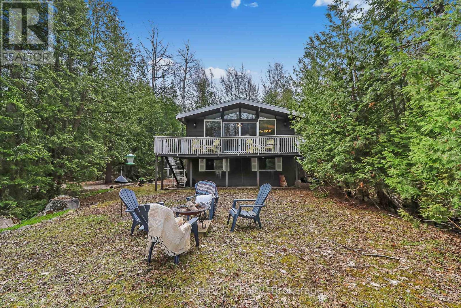 112 Cameron Street, Blue Mountains, Ontario  N0H 2P0 - Photo 2 - X12101669