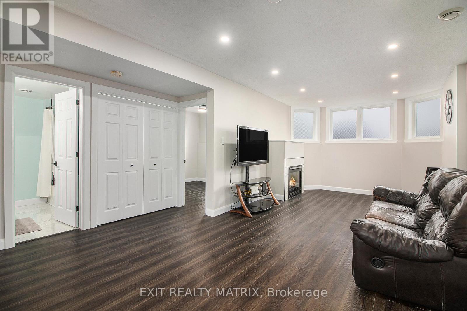 5c - 75 Lapointe Boulevard, Russell, Ontario  K0A 1W0 - Photo 3 - X12101701