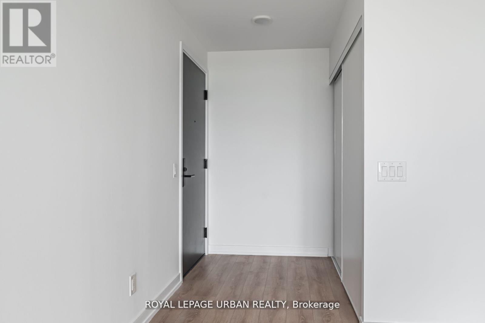 613 - 500 Dupont Street, Toronto, Ontario  M6G 1Y7 - Photo 2 - C12101726