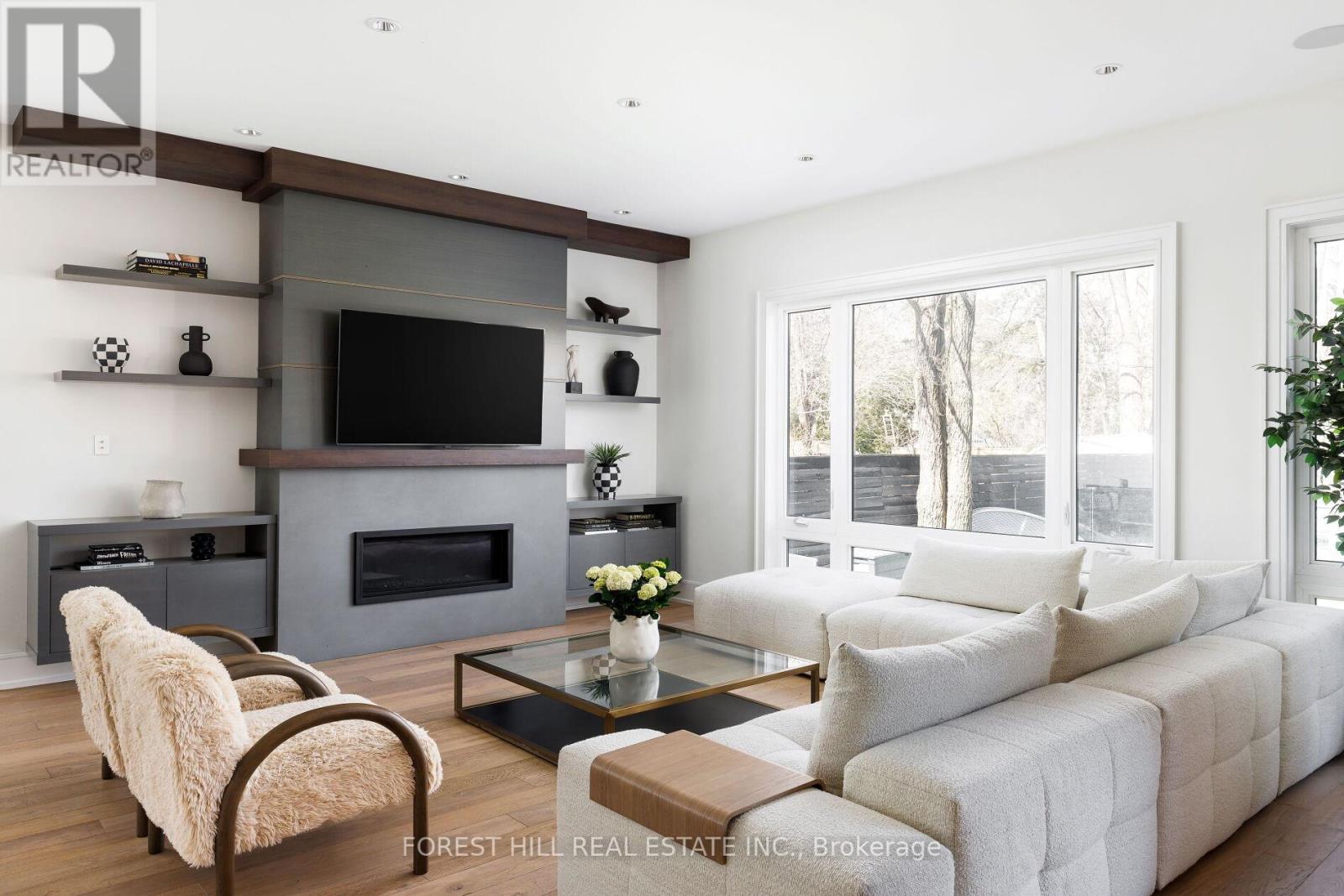 8 Nora Road, Toronto, Ontario  M9A 1C9 - Photo 6 - W12074165