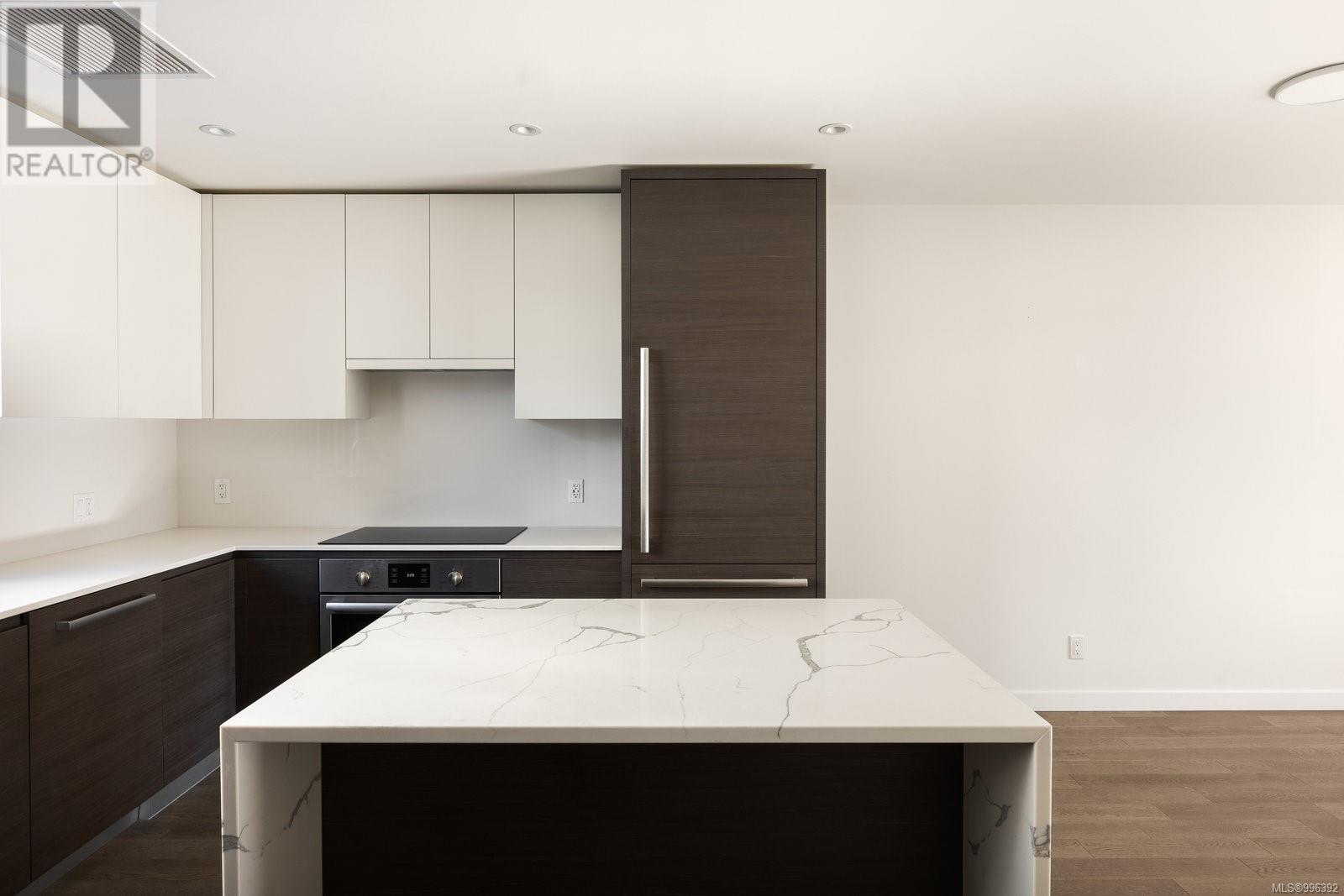 Property at 570 Michigan St image 3