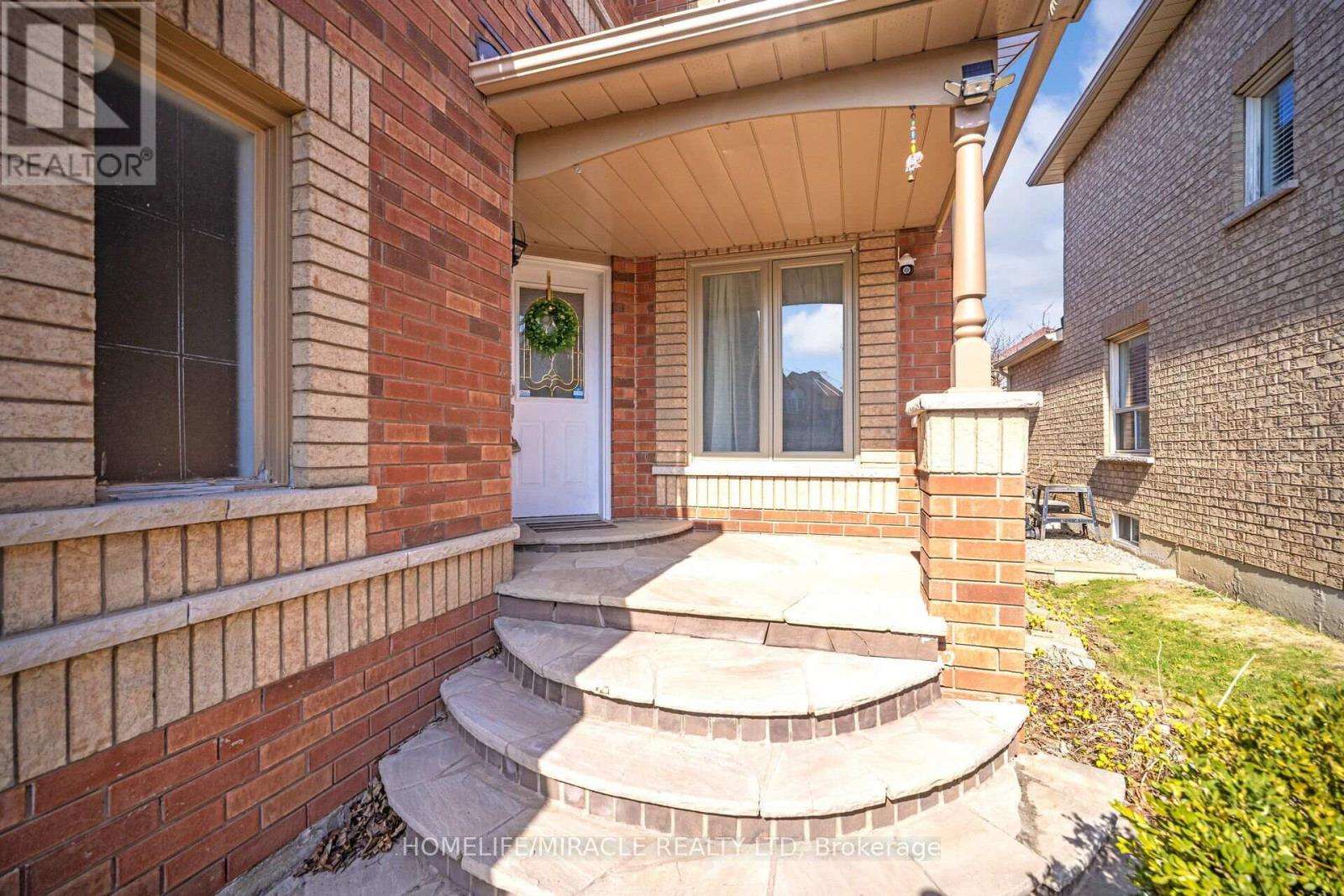 Property at 21 NATIONAL CRESCENT image 3