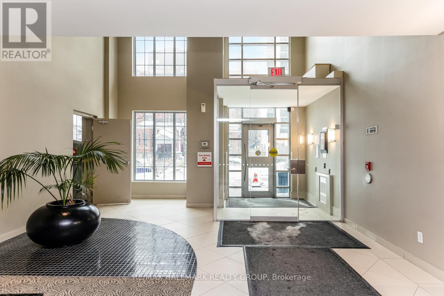 Property at 502 - 138 SOMERSET STREET W image 3