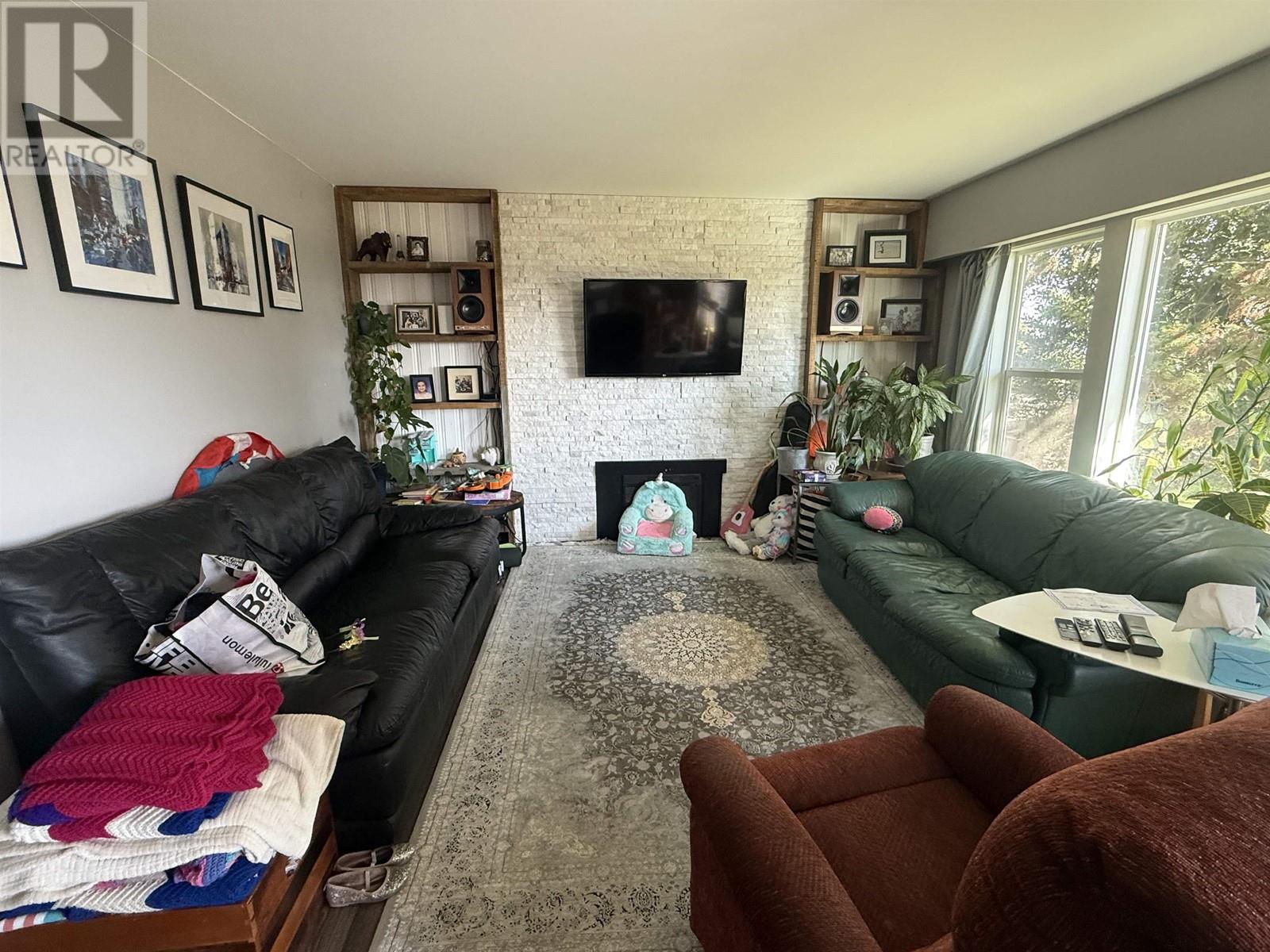 5565 Eleanor Street, Burnaby, British Columbia  V5J 3E1 - Photo 3 - R2990115