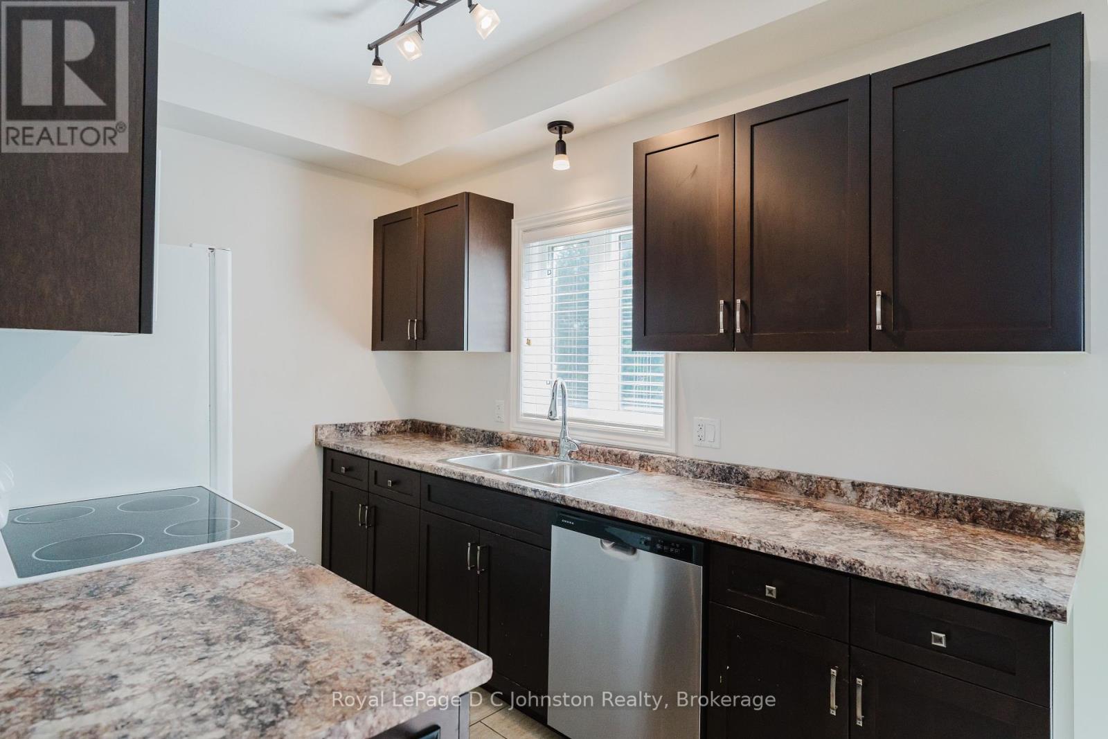 18 - 935 Goderich Street N, Saugeen Shores, Ontario  N0H 2C3 - Photo 11 - X12101787