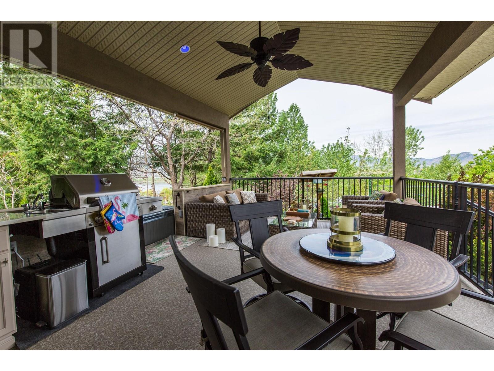 Property at 16 Chardonnay Court image 4