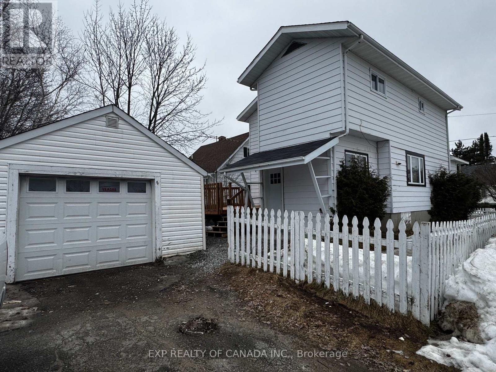Property at 474 ELM STREET S image 2