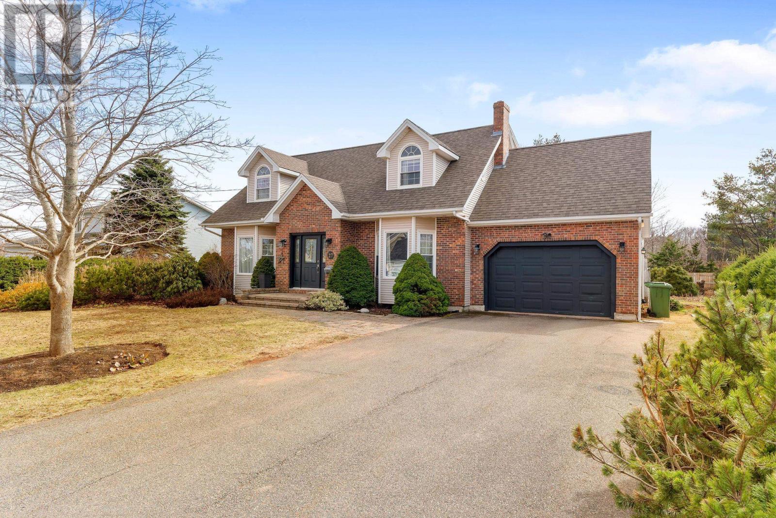 Property at 27 OAKLAND Drive image 2