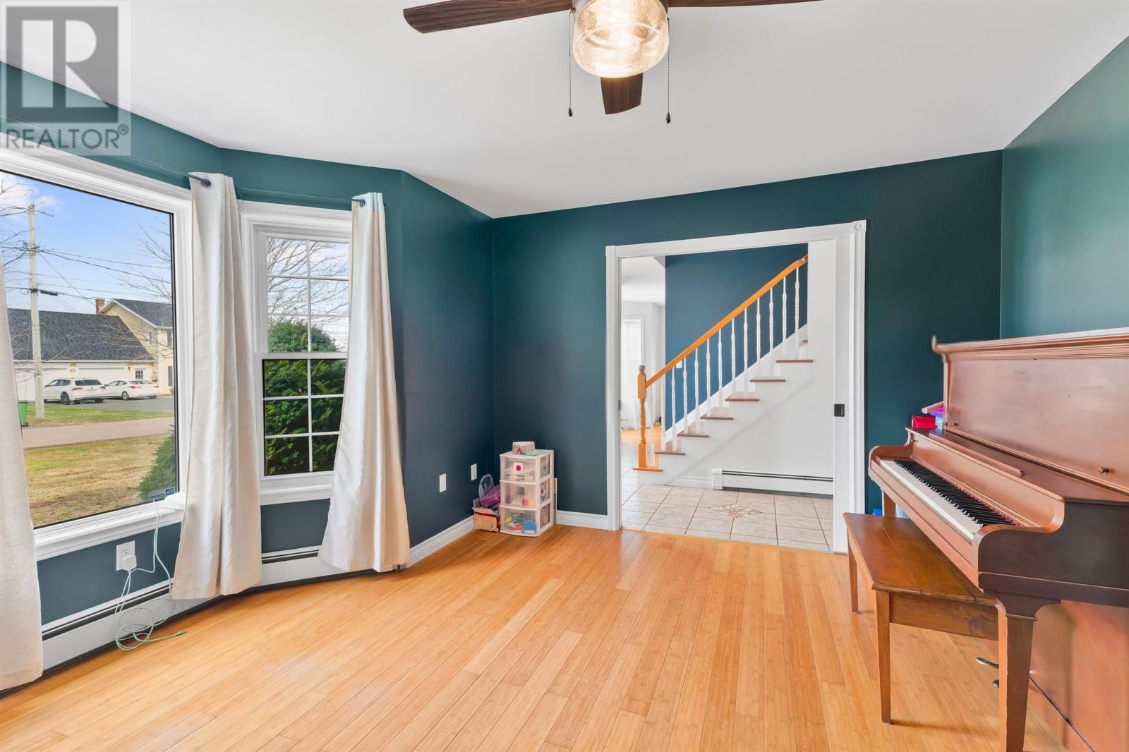 Property at 27 OAKLAND Drive image 4