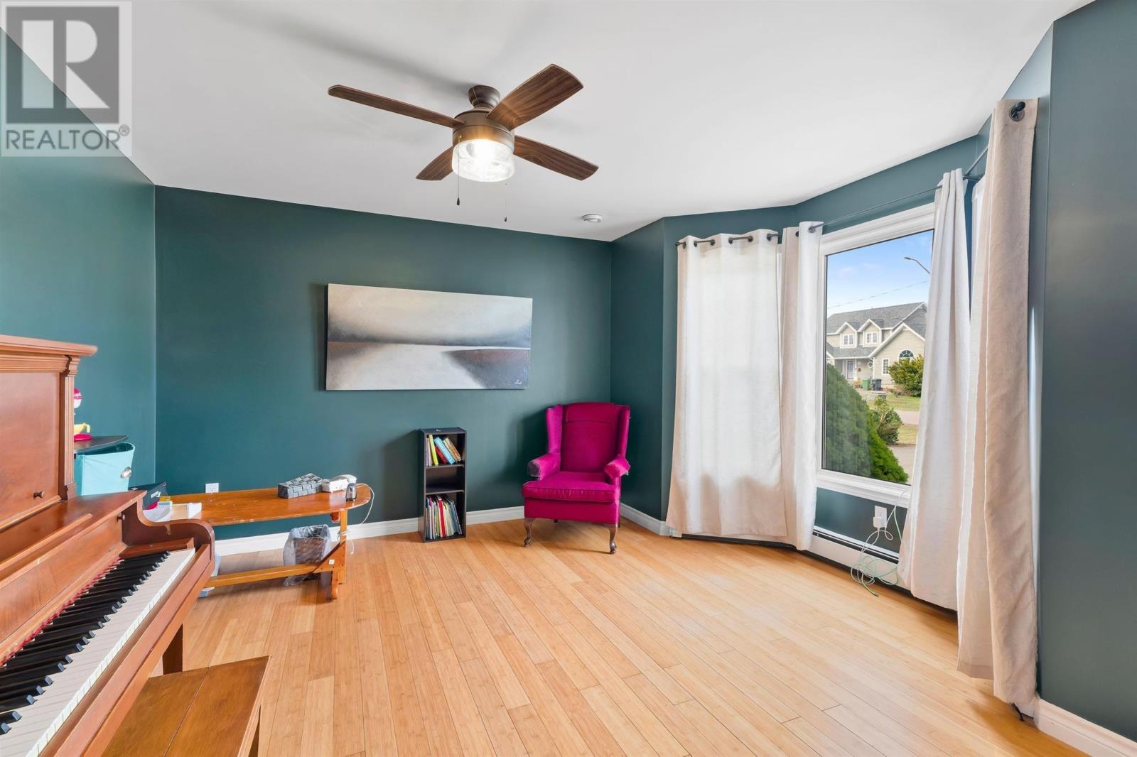 Property at 27 OAKLAND Drive image 5