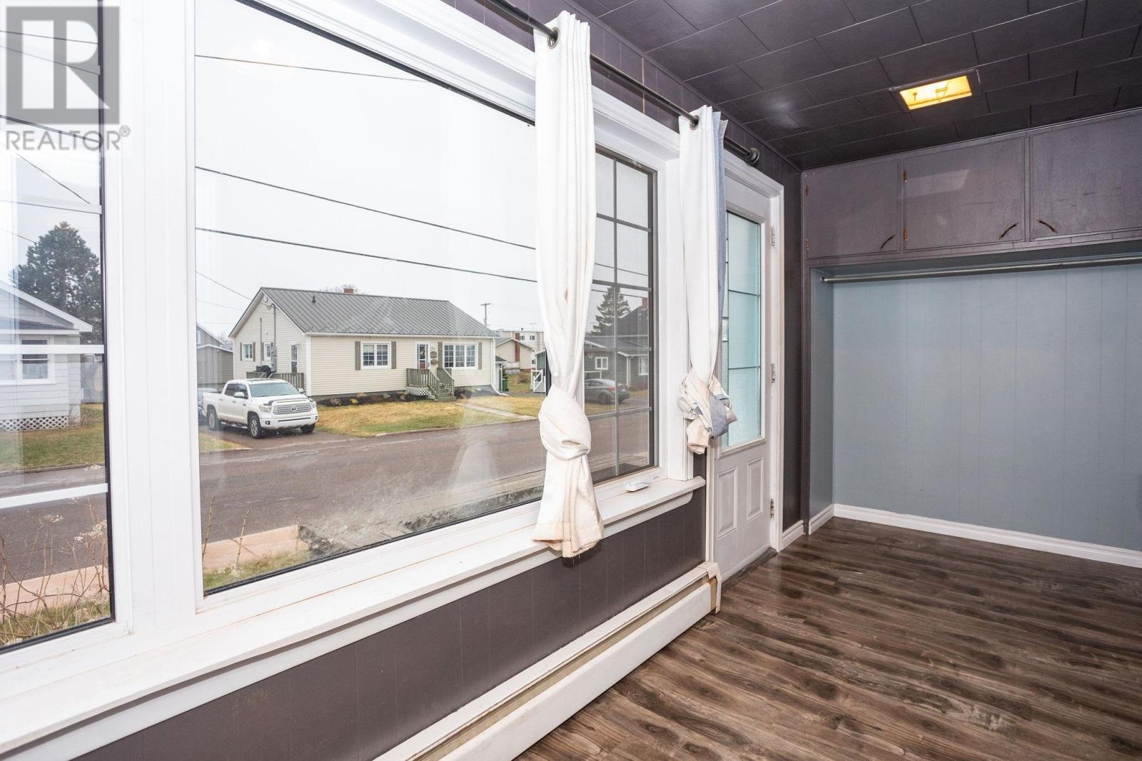 Property at 405 Poplar Avenue image 4