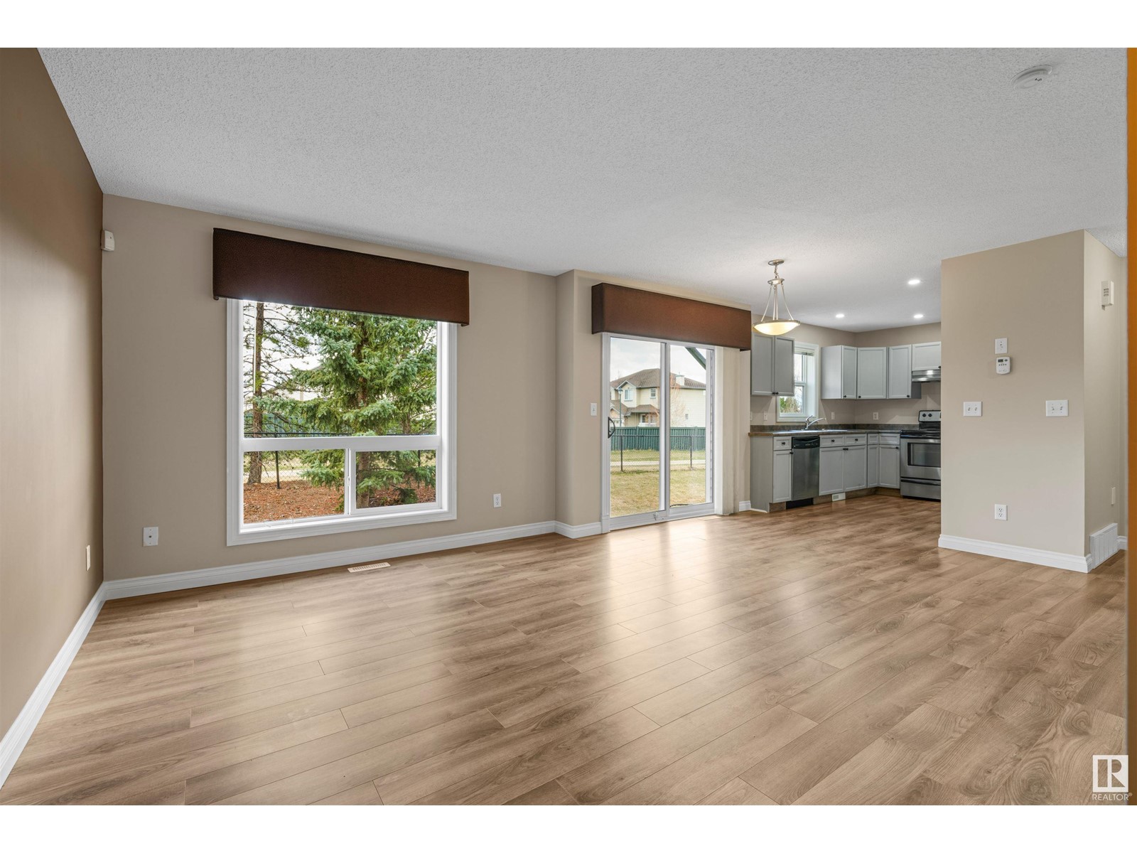 Property at #40 12050 17 AV SW image 3