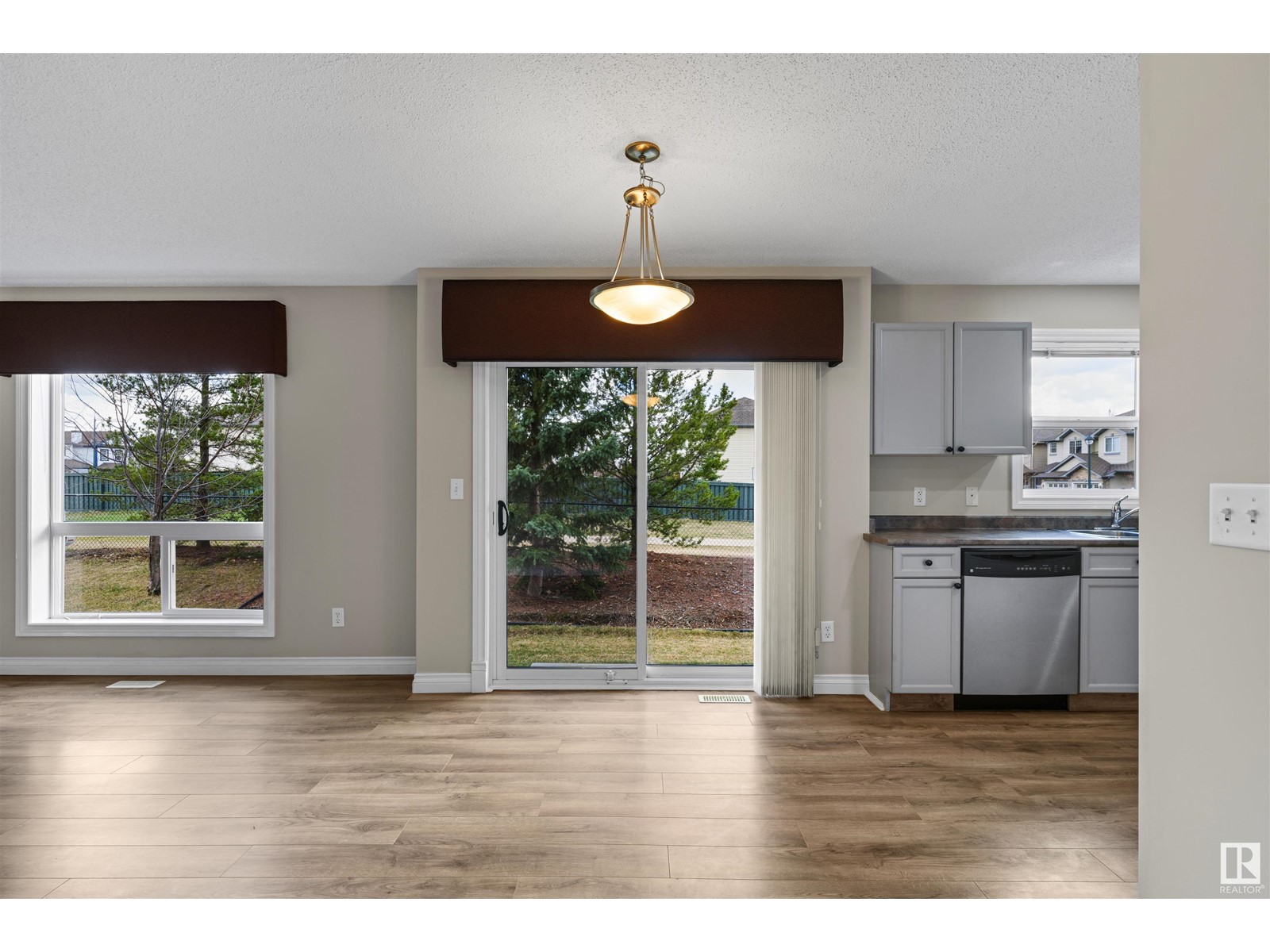 Property at #40 12050 17 AV SW image 4