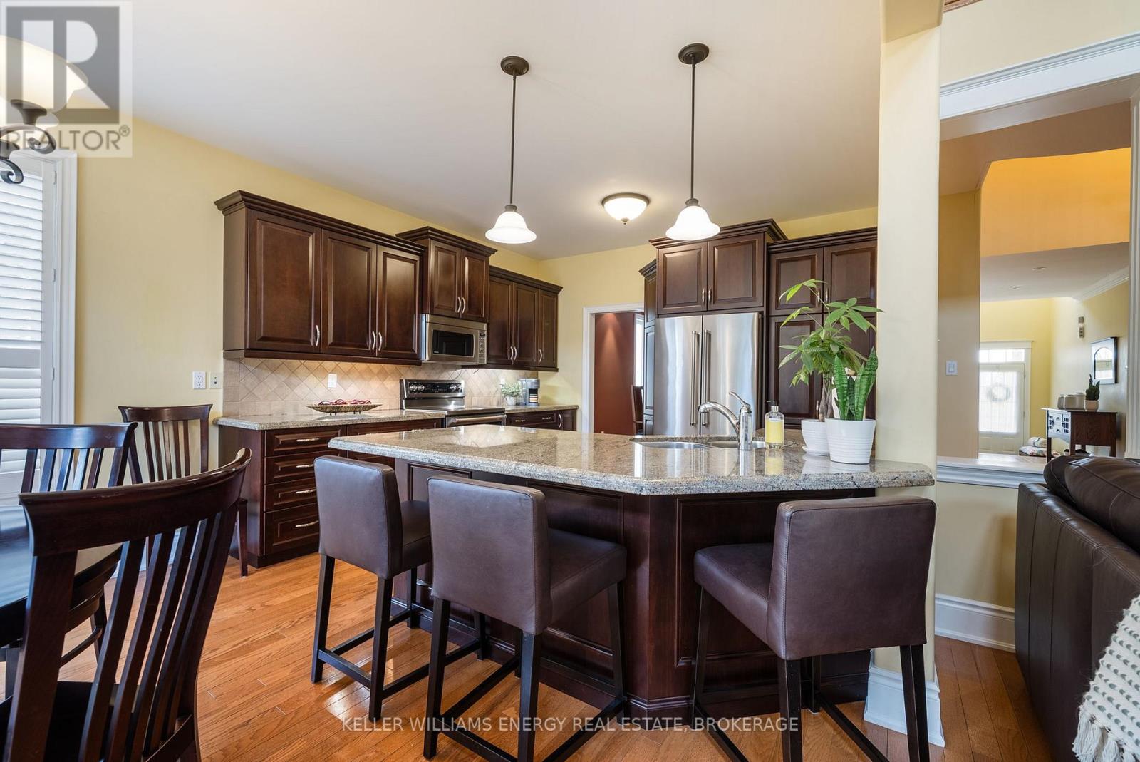 Property at 1044 SWISS HEIGHTS image 5