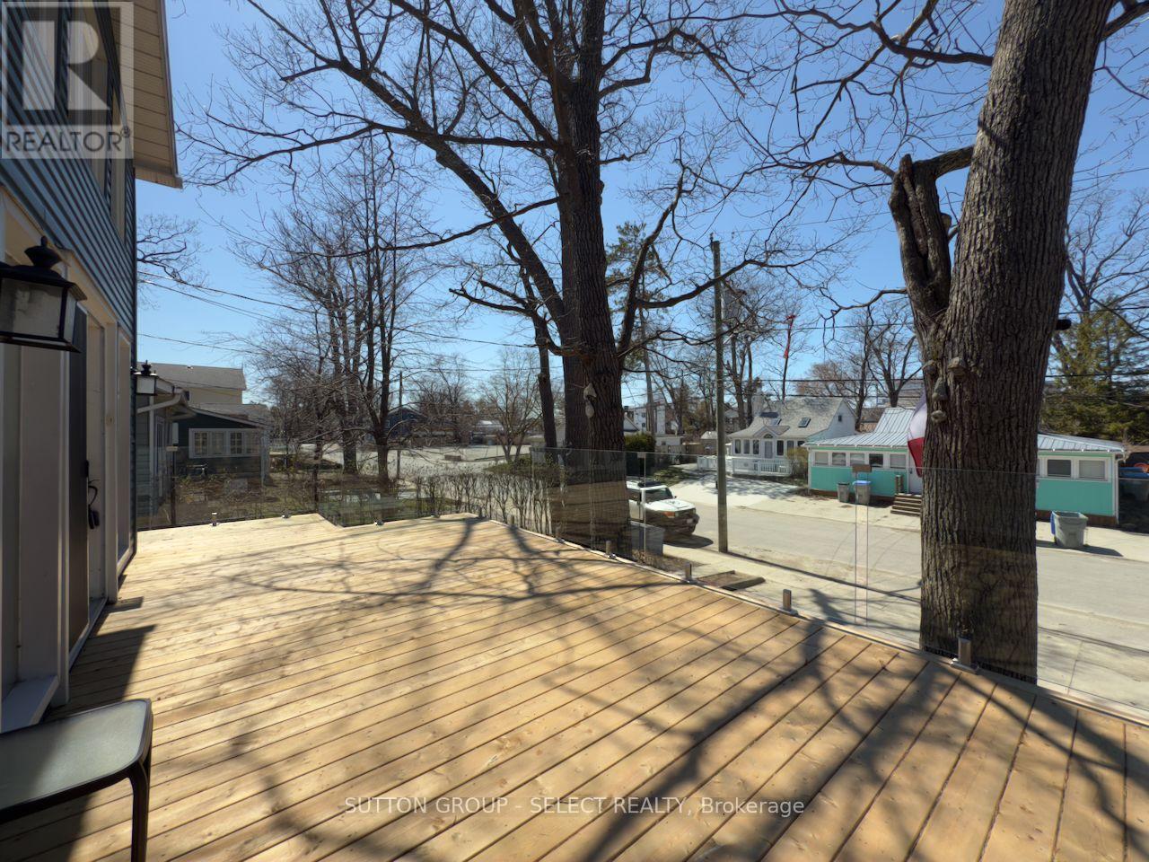 Photo 10 of 41 for 16 Huron Avenue