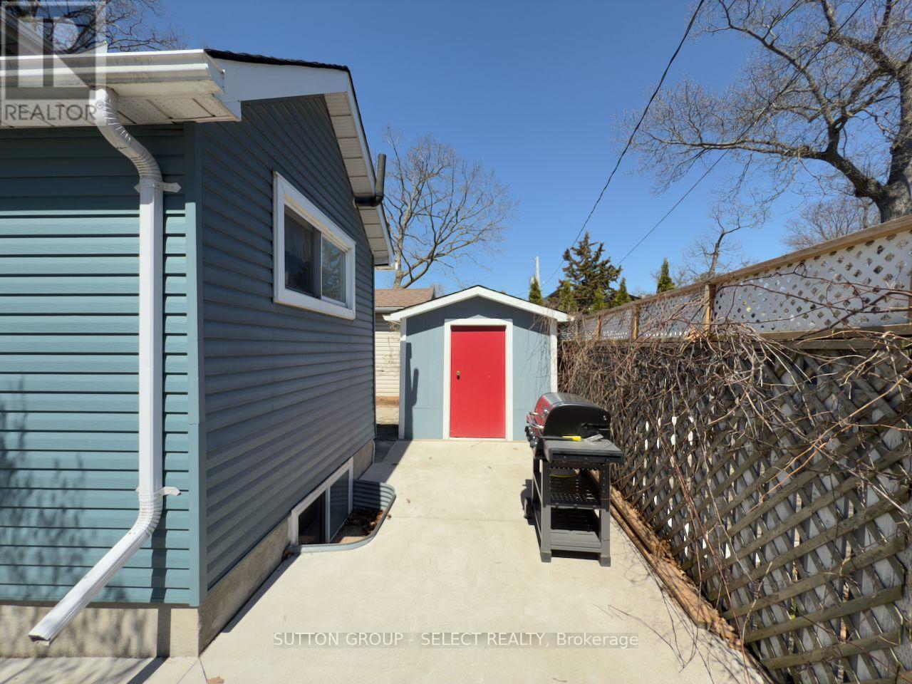 Photo 15 of 41 for 16 Huron Avenue