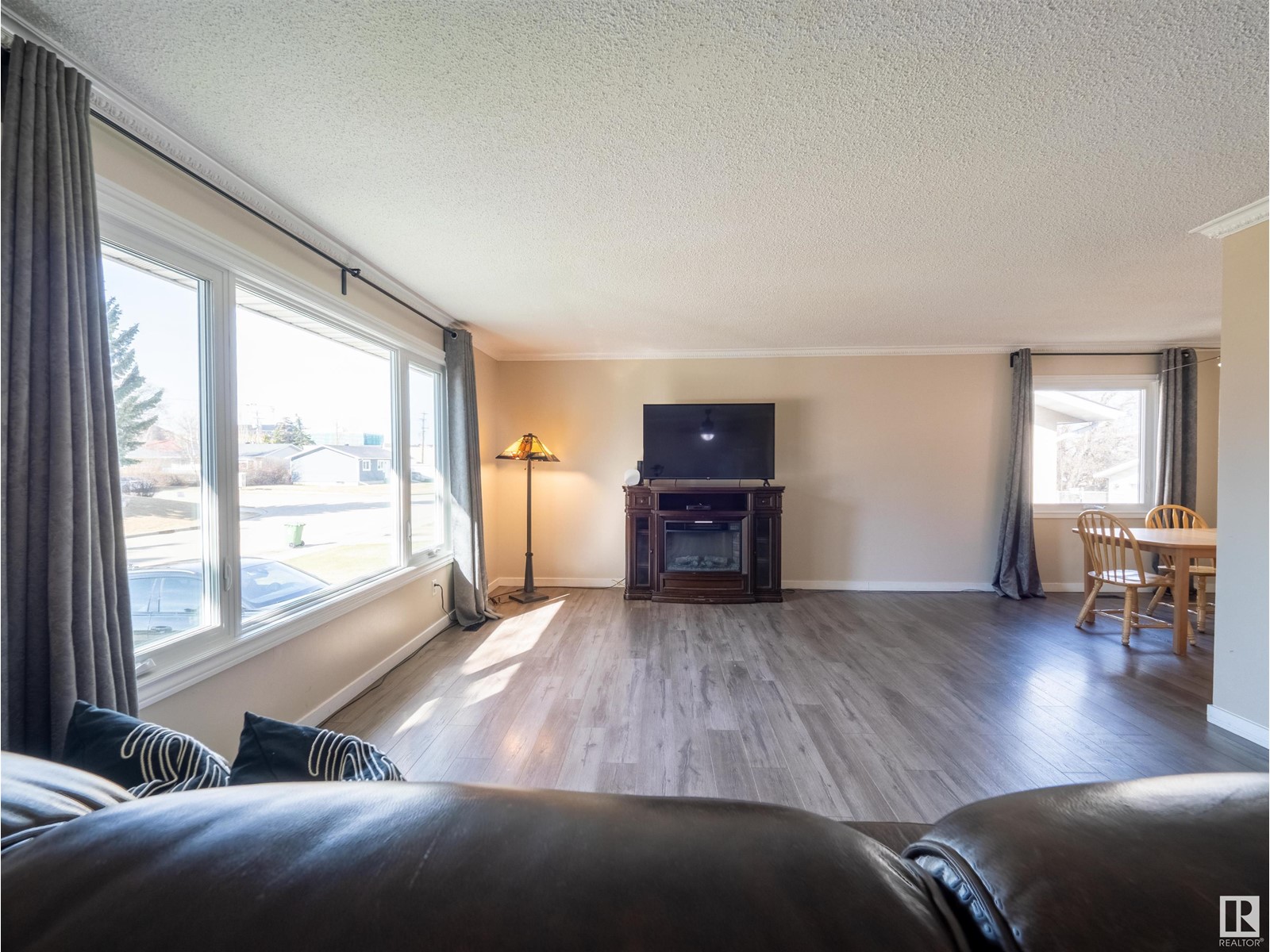 Property at 4808 52 AV image 3