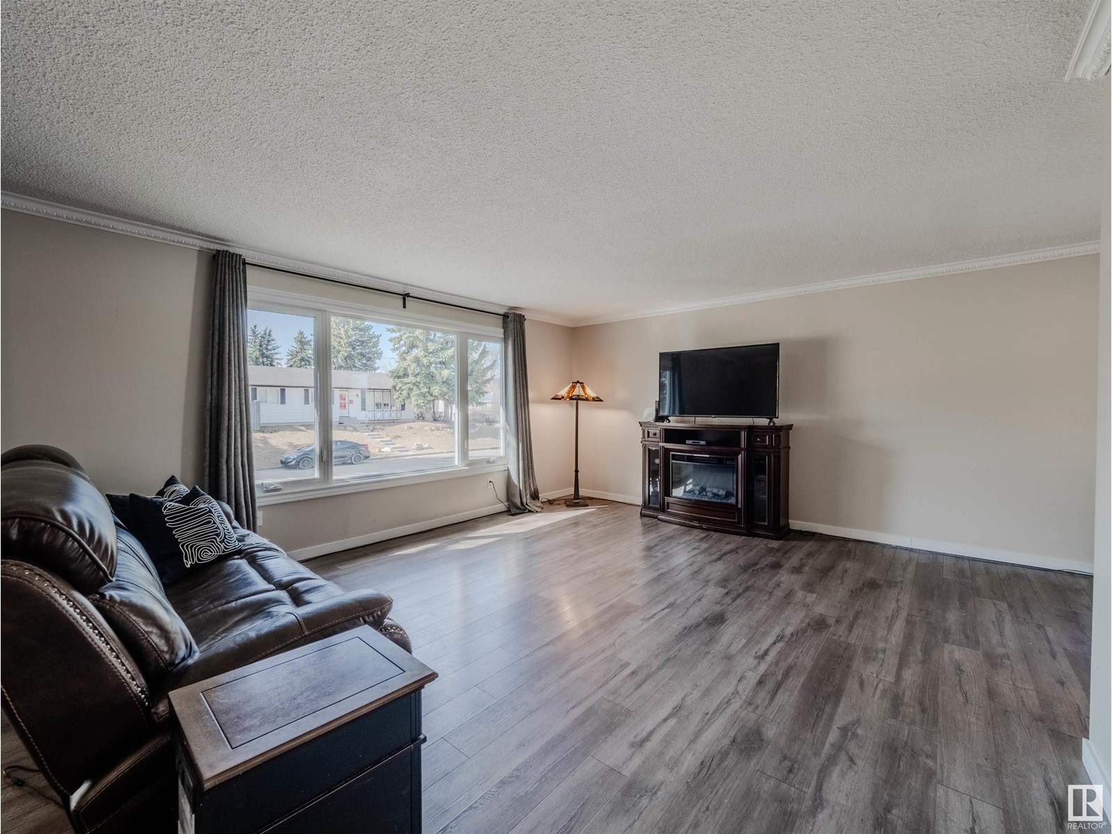 Property at 4808 52 AV image 4