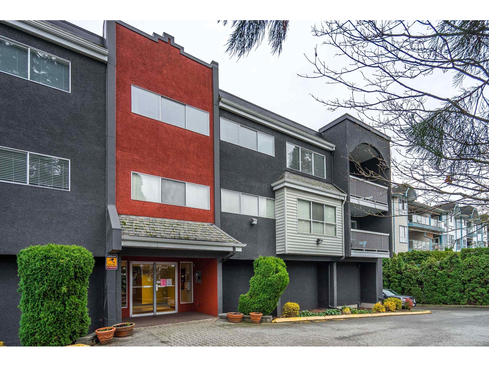 206 5664 200 Street, Langley, British Columbia  V3A 1M8 - Photo 1 - R2974987