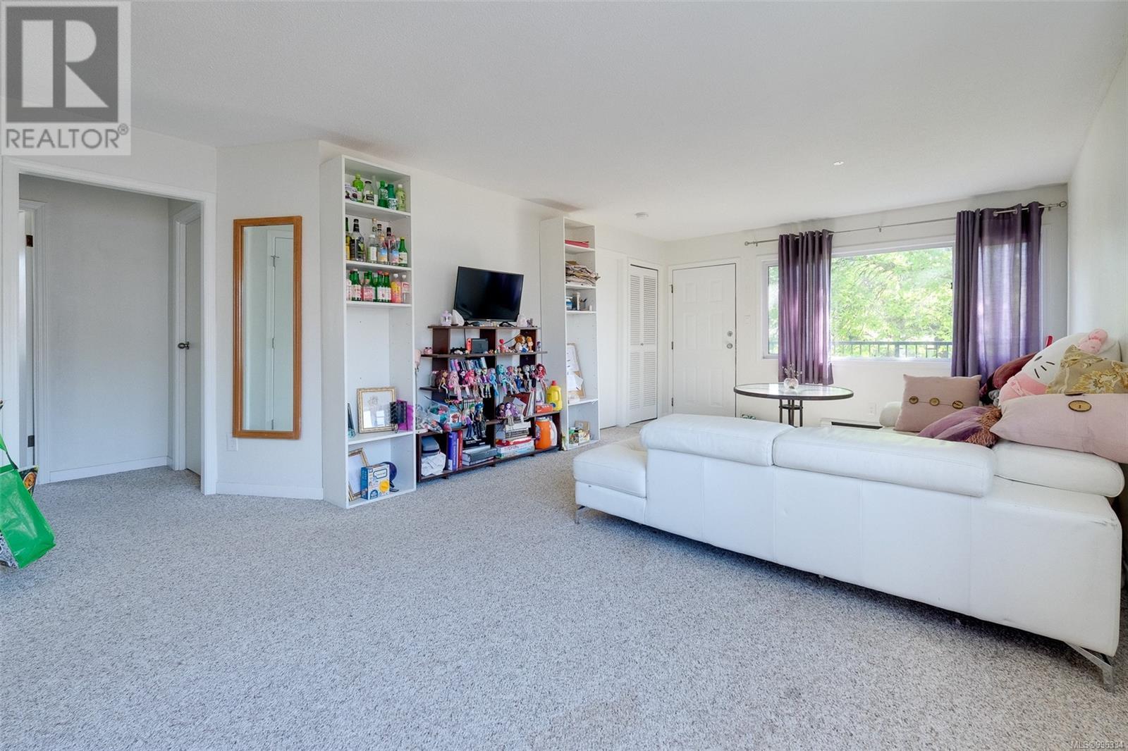 Property at 760 Wilson St image 3