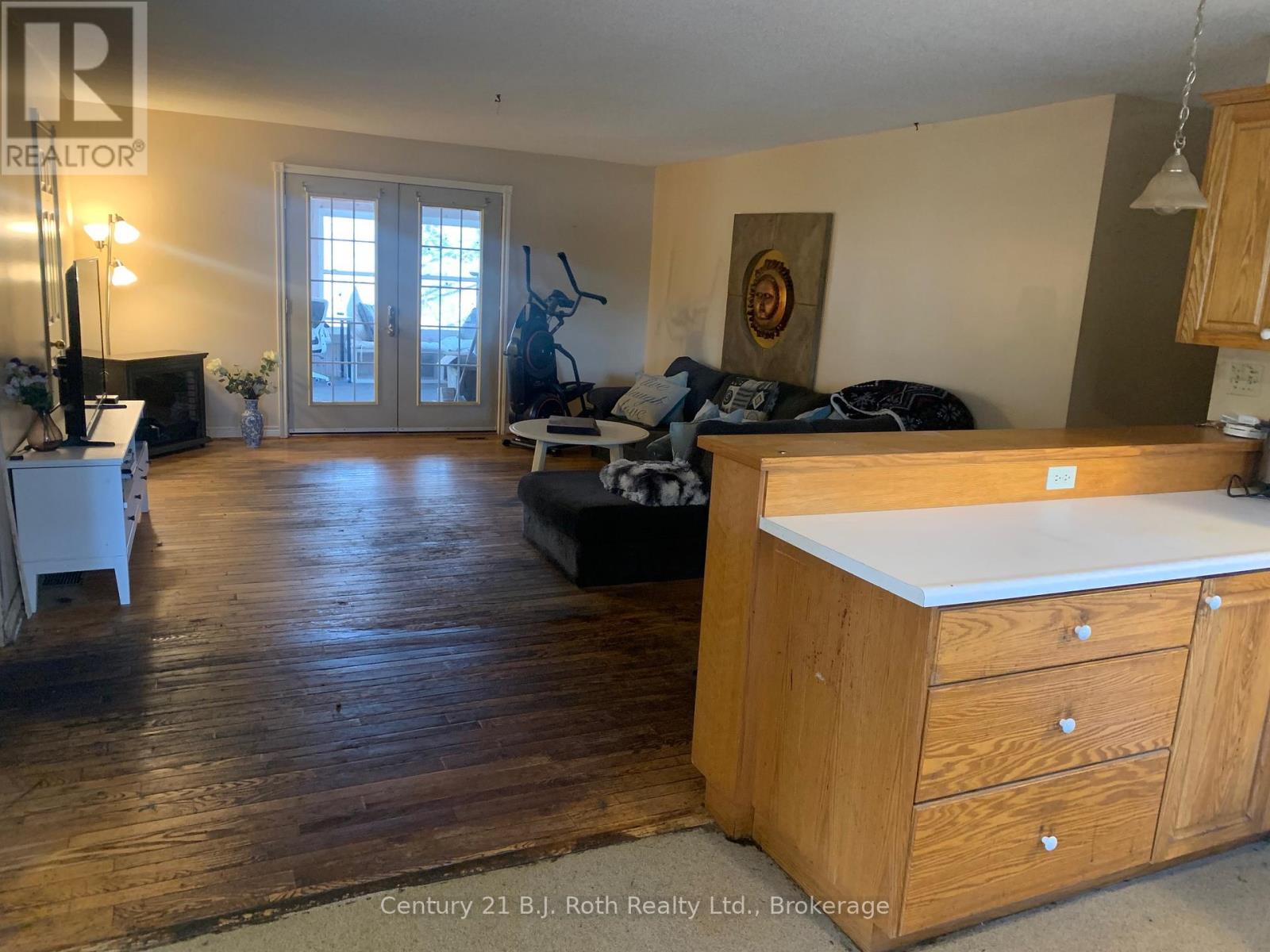 1087 Merkley Road, Gravenhurst, Ontario  P1P 1R3 - Photo 10 - X12101912