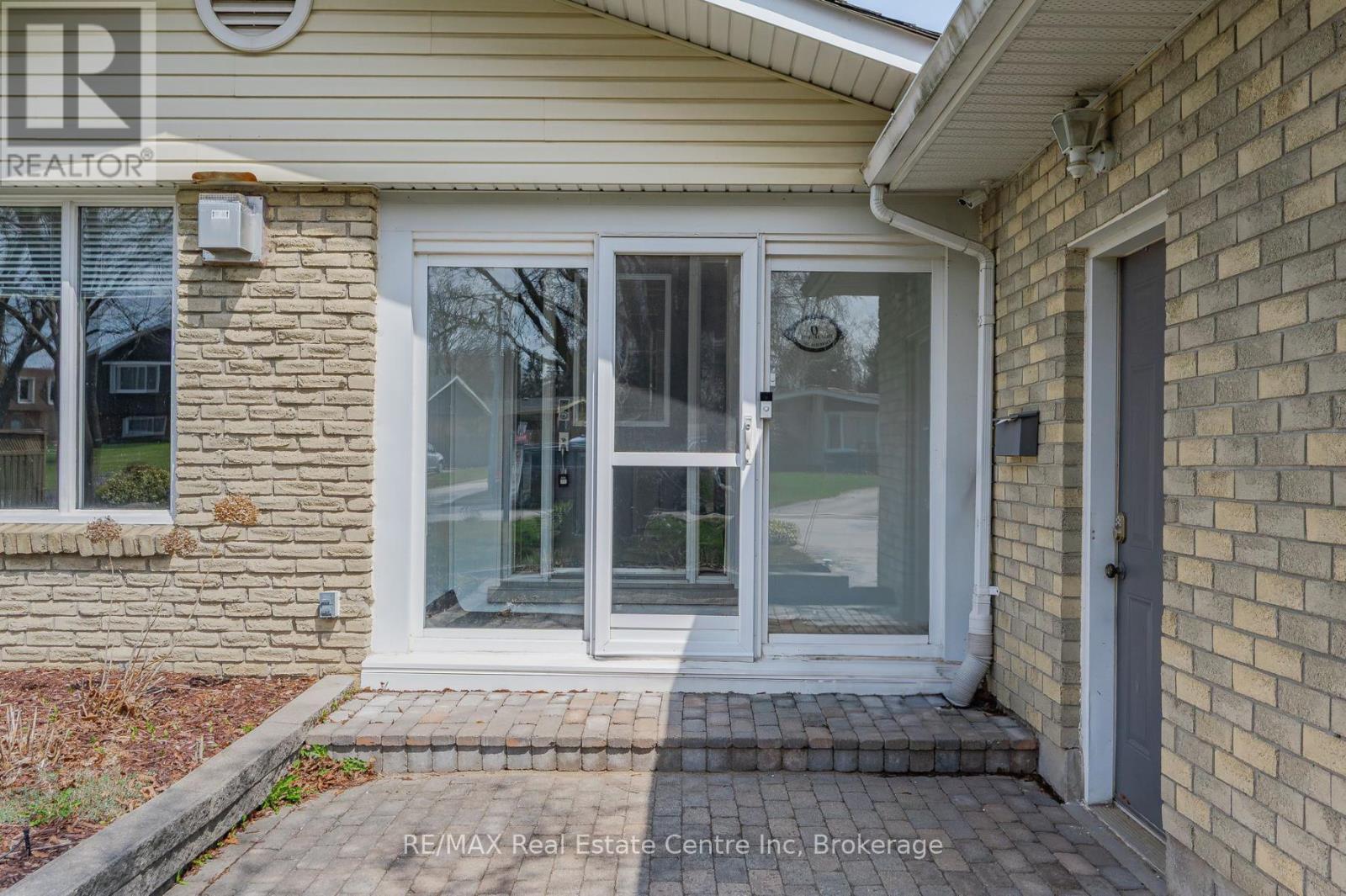 6 Stirling Place, Guelph, Ontario  N1H 6W2 - Photo 3 - X12101969